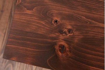 アンティーク家具　昭和期　小さな花柄が施された取っ手が愛らしい脚付箪笥サイドチェスト(リビングボード、衣装箪笥、引き出し)