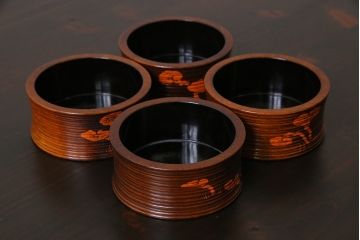 アンティーク雑貨　大正昭和初期　木製漆器　竹をモチーフにした徳利袴4客セット(小物入れ)
