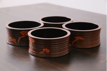 アンティーク雑貨　大正昭和初期　木製漆器　竹をモチーフにした徳利袴4客セット(小物入れ)