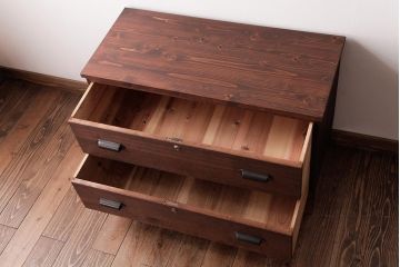 アンティーク家具　昭和期　シンプルな佇まいの脚付箪笥ローボード(ローチェスト、引き出し、時代箪笥)