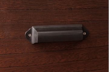 アンティーク家具　昭和期　シンプルな佇まいの脚付箪笥ローボード(ローチェスト、引き出し、時代箪笥)