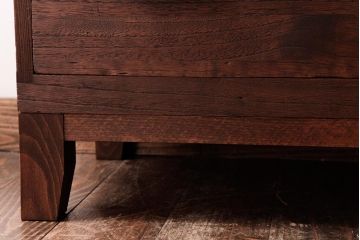 アンティーク家具　昭和期　シンプルな佇まいの脚付箪笥ローボード(ローチェスト、引き出し、時代箪笥)