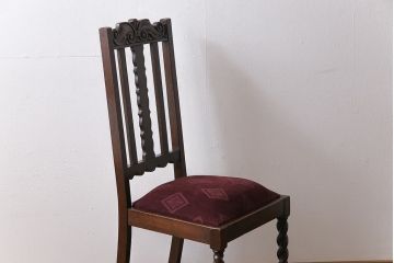 アンティーク家具　イギリスアンティーク　深みのあるオーク材の色味が魅力的なダイニングチェア(ワークチェア、椅子)