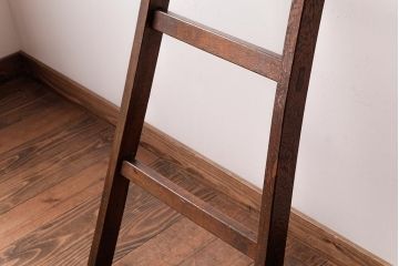 アンティーク雑貨　昭和レトロ　ナラ材　古い木の質感が味わい深いラダー(梯子、はしご)(1)