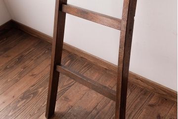アンティーク雑貨　昭和レトロ　ナラ材　古い木の質感が味わい深いラダー(梯子、はしご)(2)