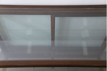 アンティーク家具　昭和初期　味わいのある落ち着いた色味の木枠ガラスケース(ショーケース、飾り棚、陳列棚)