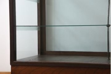 アンティーク家具　昭和初期　味わいのある落ち着いた色味の木枠ガラスケース(ショーケース、飾り棚、陳列棚)