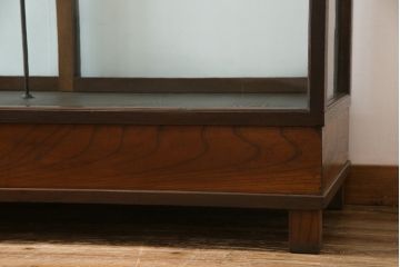 アンティーク家具　昭和初期　味わいのある落ち着いた色味の木枠ガラスケース(ショーケース、飾り棚、陳列棚)