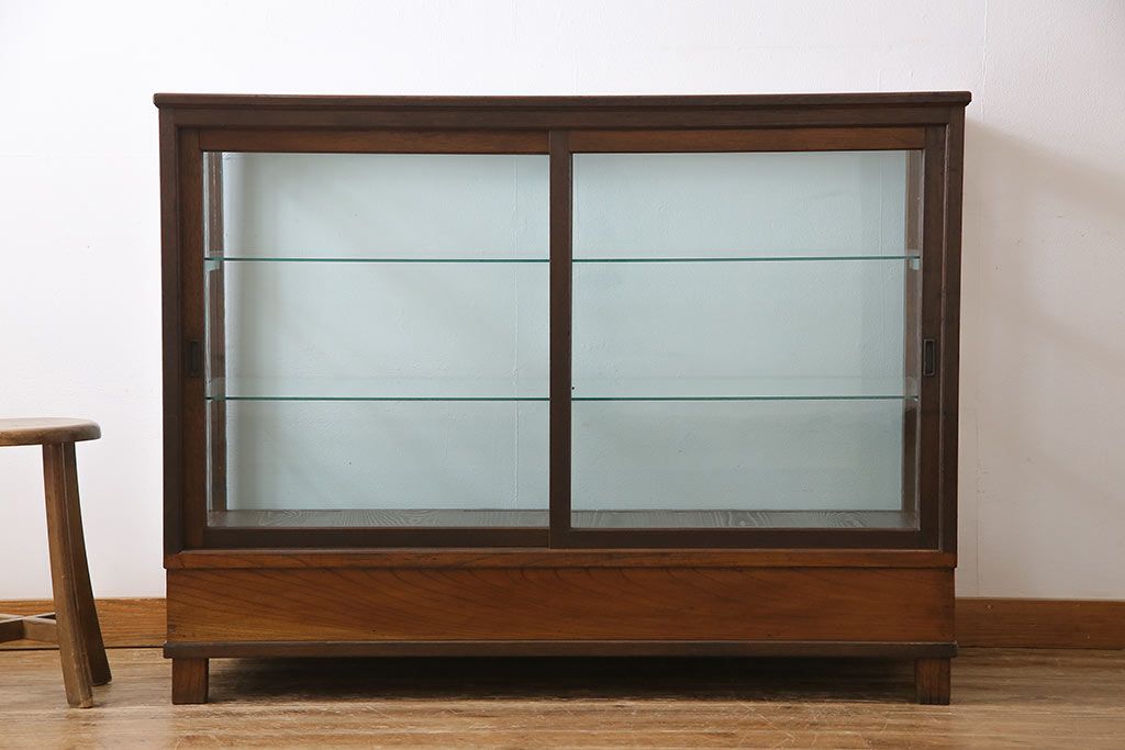 アンティーク家具　昭和初期　味わいのある落ち着いた色味の木枠ガラスケース(ショーケース、飾り棚、陳列棚)