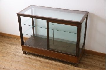 アンティーク家具　昭和初期　味わいのある落ち着いた色味の木枠ガラスケース(ショーケース、飾り棚、陳列棚)