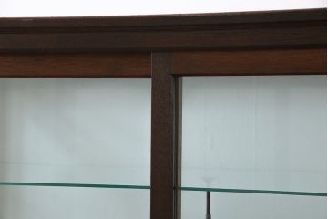 アンティーク家具　昭和初期　味わいのある落ち着いた色味の木枠ガラスケース(ショーケース、飾り棚、陳列棚)