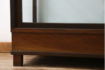 アンティーク家具　昭和初期　味わいのある落ち着いた色味の木枠ガラスケース(ショーケース、飾り棚、陳列棚)