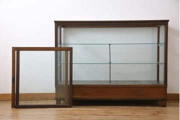 アンティーク家具　昭和初期　味わいのある落ち着いた色味の木枠ガラスケース(ショーケース、飾り棚、陳列棚)