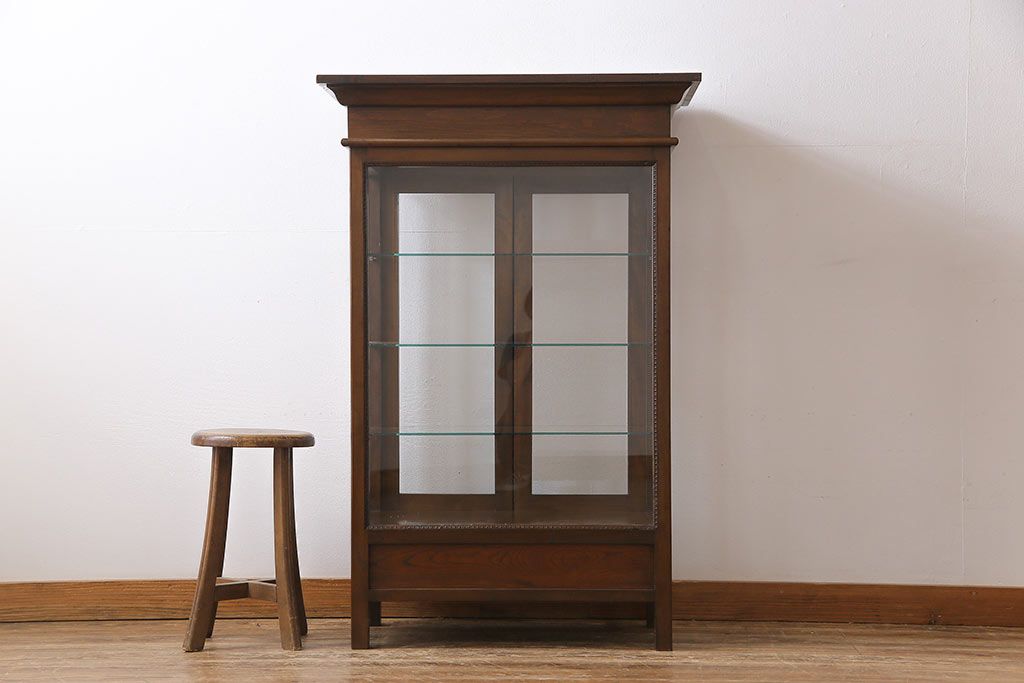 アンティーク家具　和製アンティーク　樺材　大正ロマン香る縦型ガラスケース(ショーケース、キャビネット、収納棚)