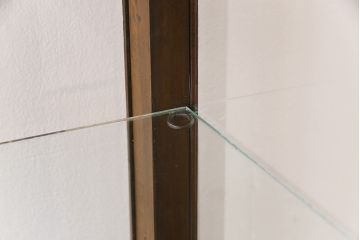 アンティーク家具　和製アンティーク　樺材　大正ロマン香る縦型ガラスケース(ショーケース、キャビネット、収納棚)