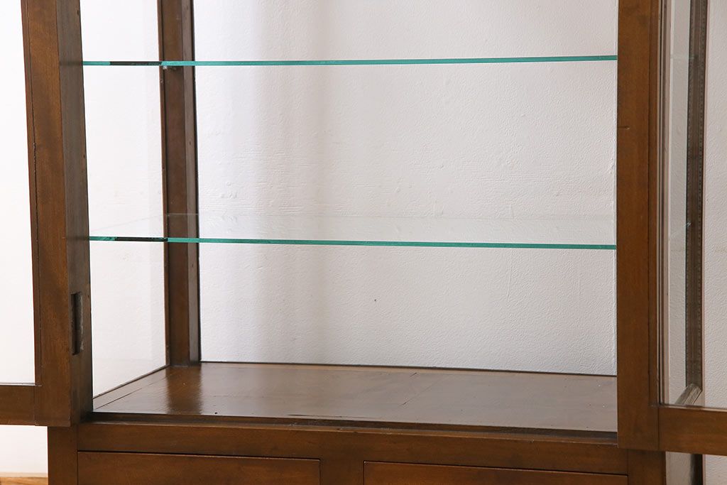 アンティーク家具　和製アンティーク　樺材　大正ロマン香る縦型ガラスケース(ショーケース、キャビネット、収納棚)