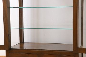 アンティーク家具　和製アンティーク　樺材　大正ロマン香る縦型ガラスケース(ショーケース、キャビネット、収納棚)