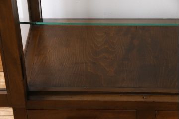 アンティーク家具　和製アンティーク　樺材　大正ロマン香る縦型ガラスケース(ショーケース、キャビネット、収納棚)