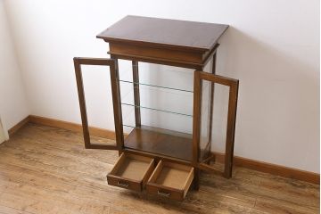 アンティーク家具　和製アンティーク　樺材　大正ロマン香る縦型ガラスケース(ショーケース、キャビネット、収納棚)