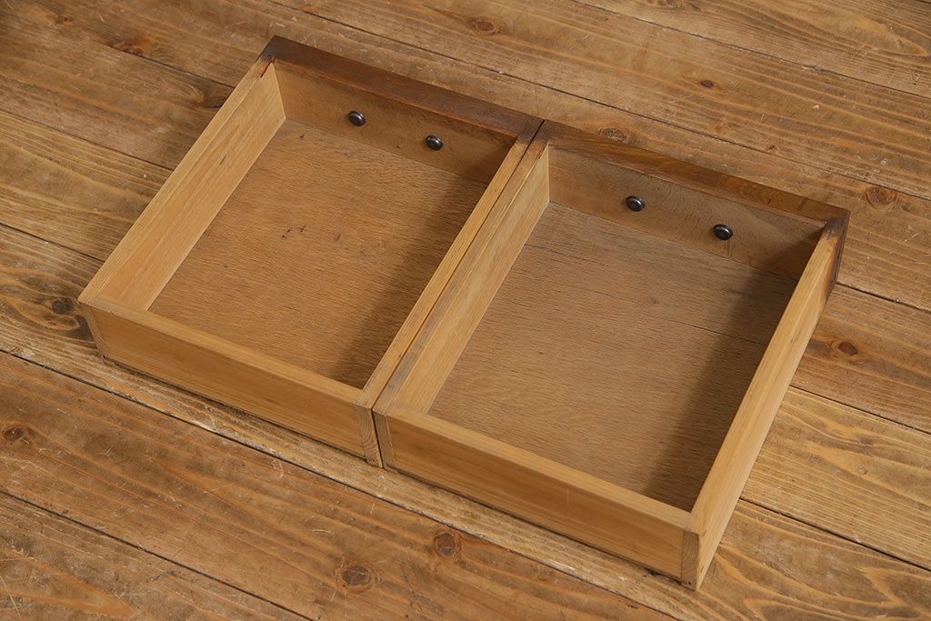 アンティーク家具　和製アンティーク　樺材　大正ロマン香る縦型ガラスケース(ショーケース、キャビネット、収納棚)