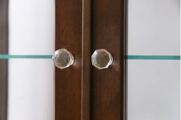 アンティーク家具　和製アンティーク　樺材　大正ロマン香る縦型ガラスケース(ショーケース、キャビネット、収納棚)