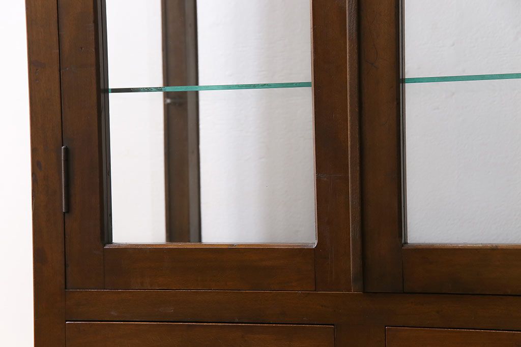 アンティーク家具　和製アンティーク　樺材　大正ロマン香る縦型ガラスケース(ショーケース、キャビネット、収納棚)