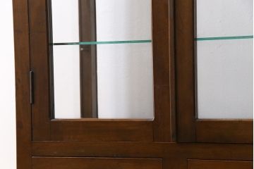 アンティーク家具　和製アンティーク　樺材　大正ロマン香る縦型ガラスケース(ショーケース、キャビネット、収納棚)