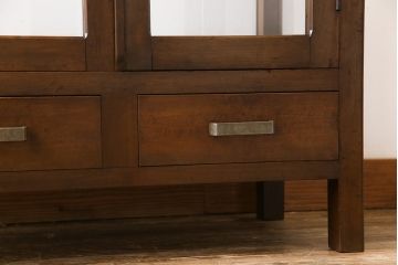 アンティーク家具　和製アンティーク　樺材　大正ロマン香る縦型ガラスケース(ショーケース、キャビネット、収納棚)