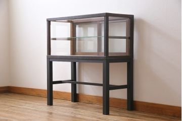 レトロ家具　昭和レトロ　リメイク　すっきりとした佇まいの脚付ガラスケース(ショーケース、陳列棚)(2)