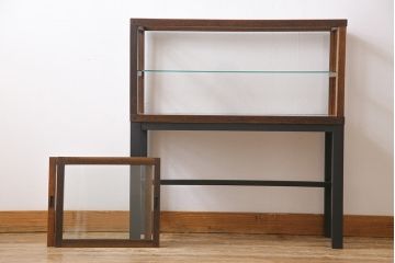 レトロ家具　昭和レトロ　リメイク　すっきりとした佇まいの脚付ガラスケース(ショーケース、陳列棚)(2)
