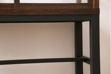 レトロ家具　昭和レトロ　リメイク　すっきりとした佇まいの脚付ガラスケース(ショーケース、陳列棚)(2)