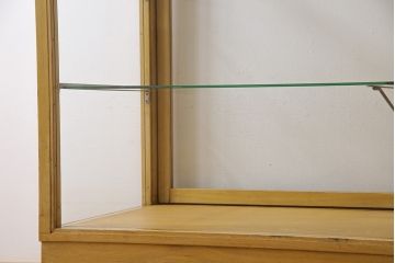 レトロ家具　昭和レトロ　ナラ材　ナチュラルテイストに馴染む明るい色味のガラスケース(ショーケース、飾り棚、陳列棚)
