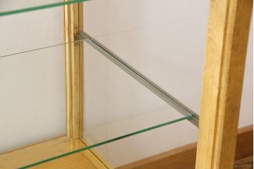 レトロ家具　昭和レトロ　ナラ材　ナチュラルテイストに馴染む明るい色味のガラスケース(ショーケース、飾り棚、陳列棚)