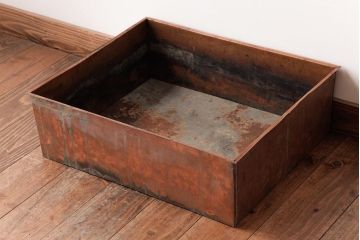 アンティーク雑貨　和製アンティーク　総黒柿無垢材　高級品　独特の杢目が存在感を放つ火鉢(1)