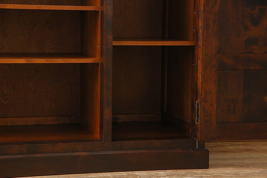 中古　北海道民芸家具　OM175　シックなデザインの玄関棚(サイドボード、下駄箱、戸棚)(定価約27万円)