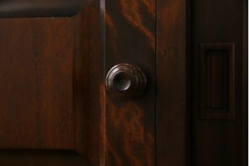 中古　北海道民芸家具　OM175　シックなデザインの玄関棚(サイドボード、下駄箱、戸棚)(定価約27万円)