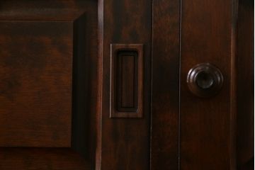 中古　北海道民芸家具　OM175　シックなデザインの玄関棚(サイドボード、下駄箱、戸棚)(定価約27万円)