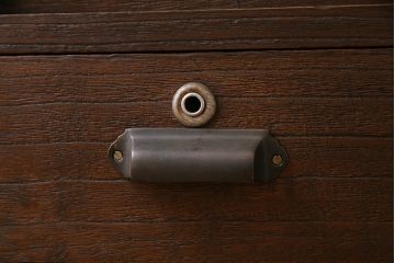 レトロ家具　昭和レトロ　当店オリジナル花菱ガラス　丸窓が目を引くリメイク戸棚(ローボード)