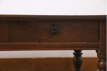 アンティーク家具　和製アンティーク　総ケヤキ材　天板一枚板　上手物　上品な雰囲気漂う文机(センターテーブル、サイドテーブル)