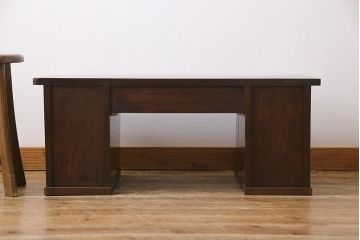 アンティーク家具　和製アンティーク　カバ材　柔らかな木肌が上品な両袖文机(作業台、両袖机)