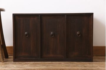 アンティーク家具　古民具・骨董　大正期　総桐材　倹飩(けんどん)式扉　味わい深いアンティークの収納棚(書棚)