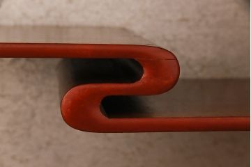 レトロ家具　レトロ　小振り　上品な和の風情を感じられるガラス扉つき飾り棚(ガラスケース、収納棚)