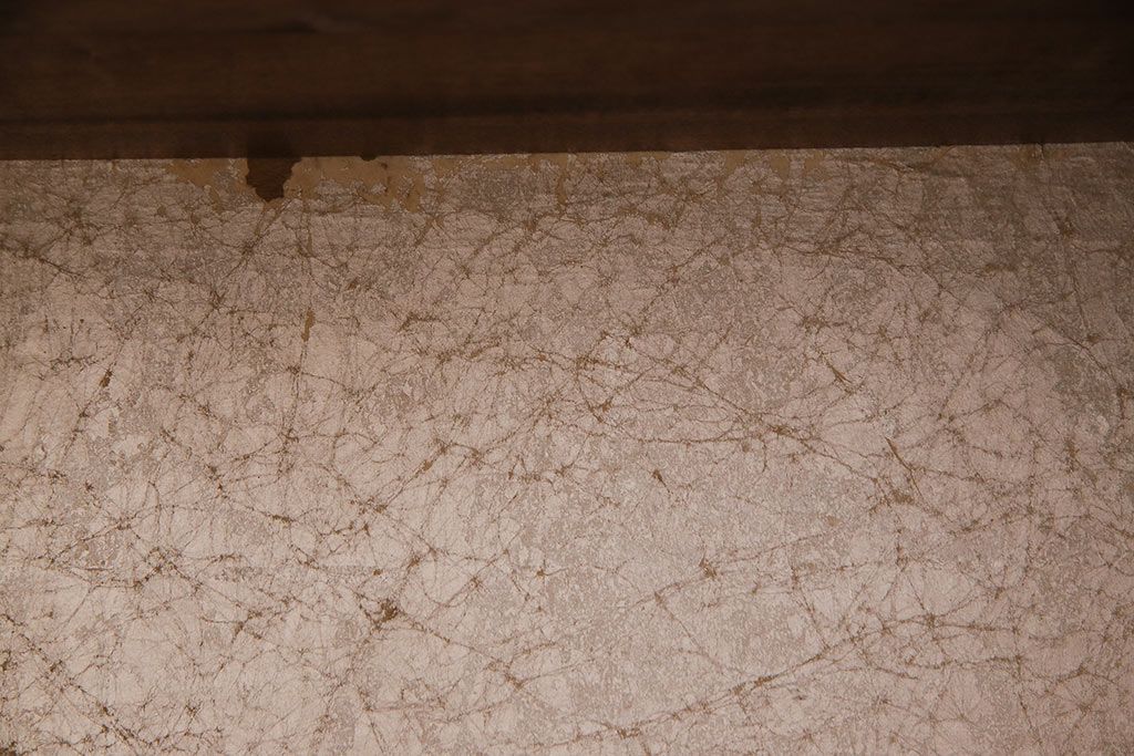 レトロ家具　レトロ　小振り　上品な和の風情を感じられるガラス扉つき飾り棚(ガラスケース、収納棚)