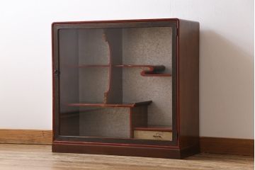 レトロ家具　レトロ　小振り　上品な和の風情を感じられるガラス扉つき飾り棚(ガラスケース、収納棚)