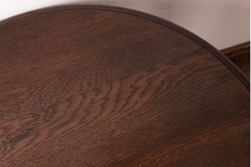 アンティーク家具　昭和中期　ナラ材　クラシカルなデザインの小振りなサイドテーブル(リビングテーブル、花台)