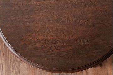 アンティーク家具　昭和中期　ナラ材　クラシカルなデザインの小振りなサイドテーブル(リビングテーブル、花台)