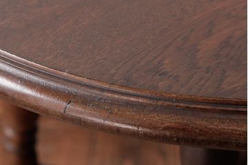 アンティーク家具　昭和中期　ナラ材　クラシカルなデザインの小振りなサイドテーブル(リビングテーブル、花台)