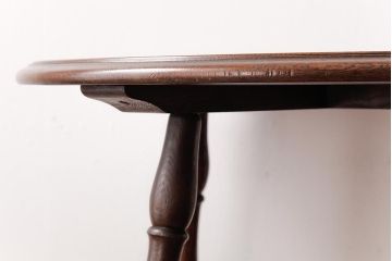 アンティーク家具　昭和中期　ナラ材　クラシカルなデザインの小振りなサイドテーブル(リビングテーブル、花台)