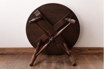 アンティーク家具　昭和中期　ナラ材　クラシカルなデザインの小振りなサイドテーブル(リビングテーブル、花台)