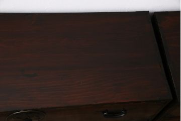 アンティーク家具　和製アンティーク　前面ケヤキ材　縁起物の意匠が施された重ねの二本松箪笥(引き出し、衣装箪笥)